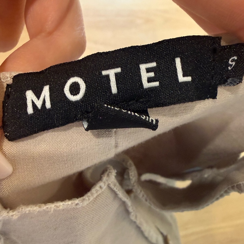 Motel Rocks Crop Top - Picture 3 of 3